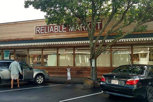 grocery store oak bluffs