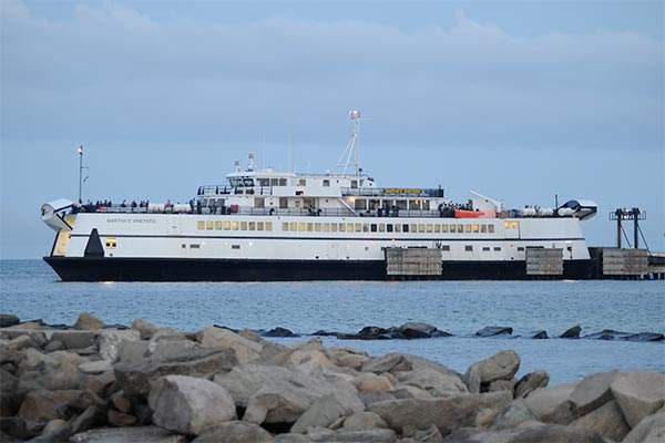 marthas vineyard ferry