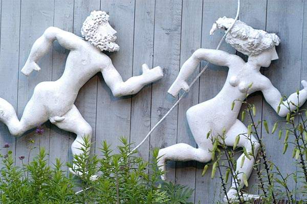 running nude couple sculpture