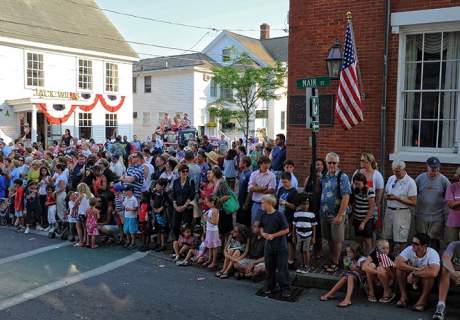 edgartown main street crowd