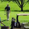 obama playing golf on marthas vineyard